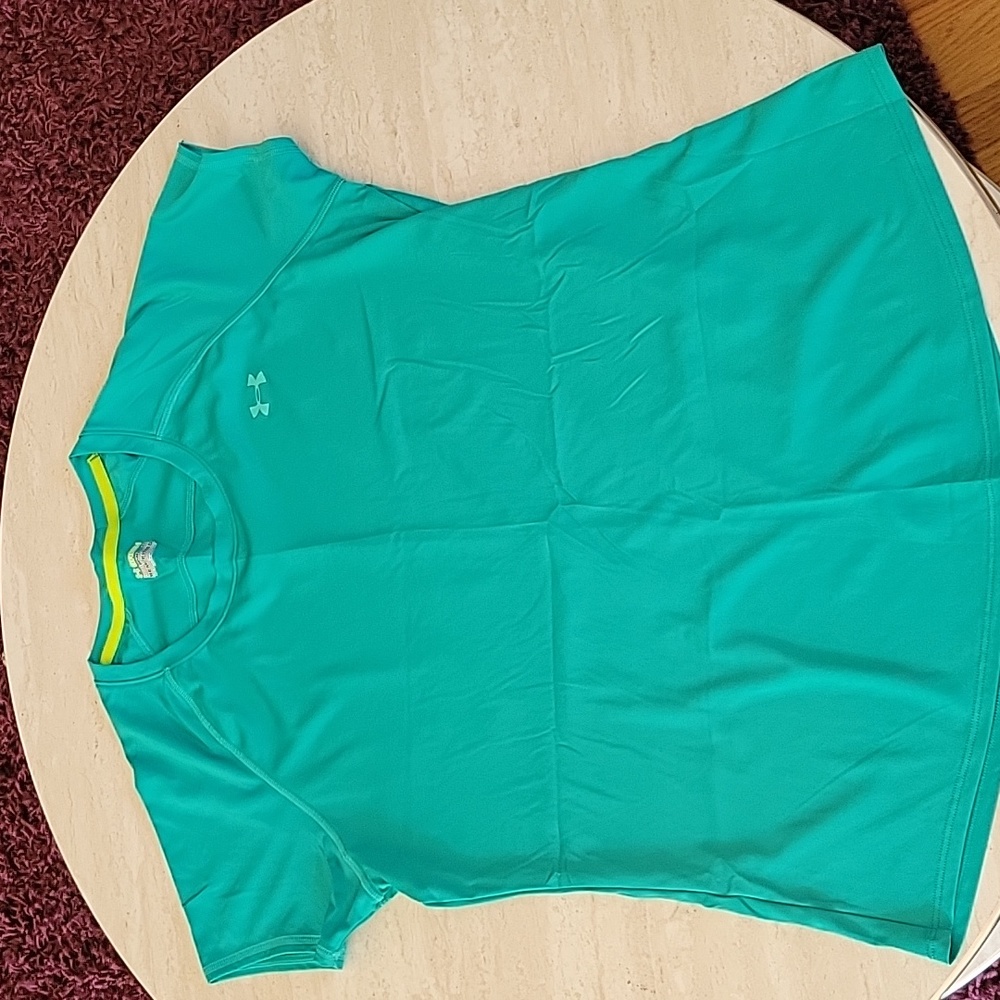 Under Armour Green semi fitted heatgear Size XL